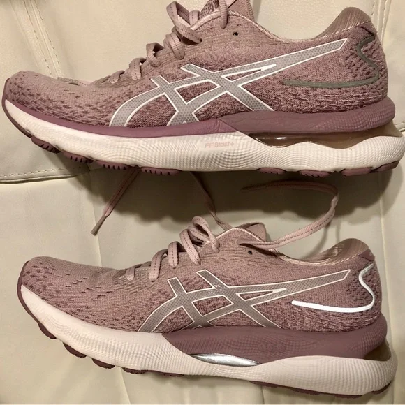 Women’s size 8 (US) ASICS Gel Nimbus 24. - Picture 7 of 10